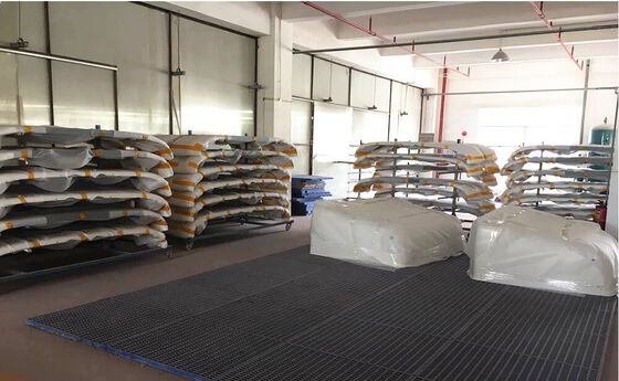 Пользовательский облегченный корпус из FRP, разработанный для использования в помещении, обеспечивающий легкую прочность и возможность настройки цвета.